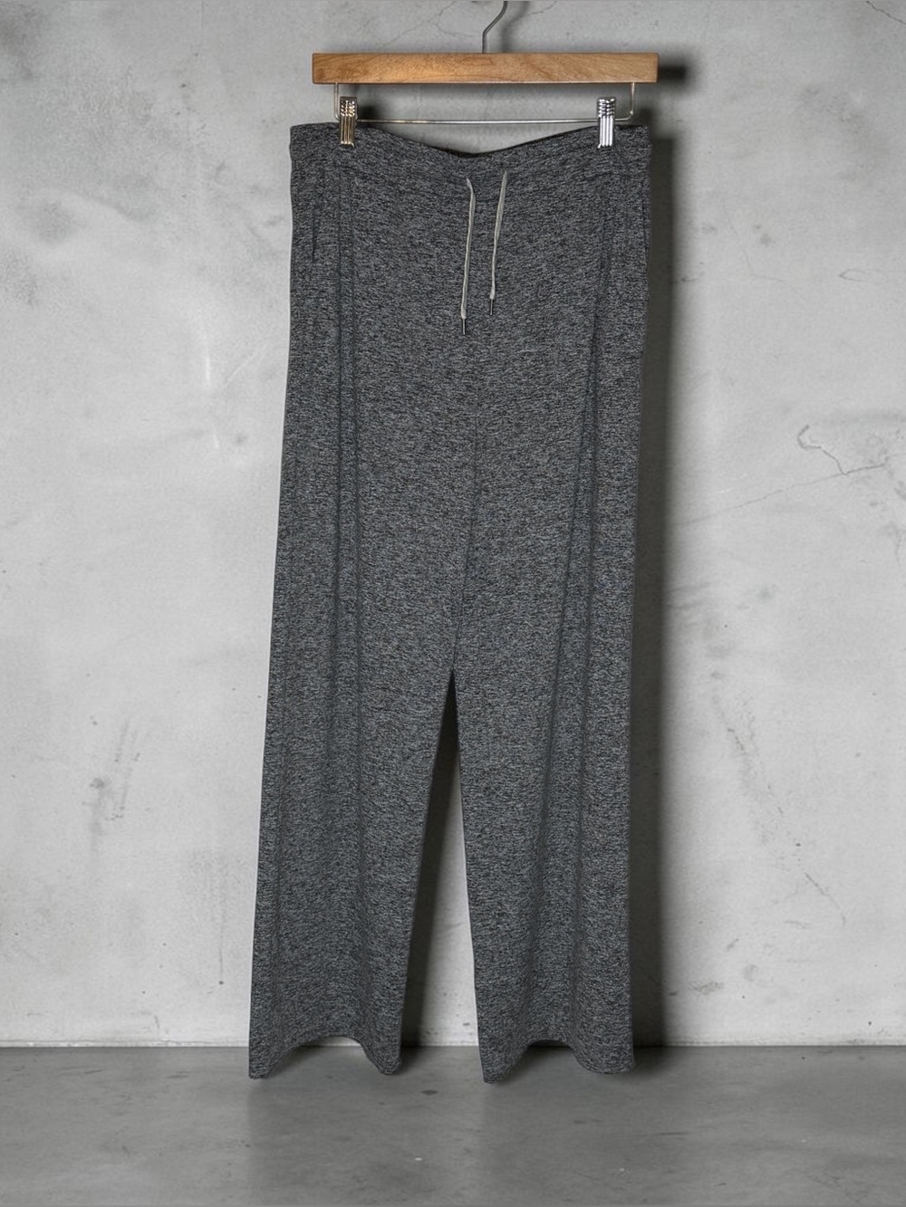 Vuori Halo Essential Wide Leg, Dark Grey Heather, Size Large, DreamKnit Fabric
